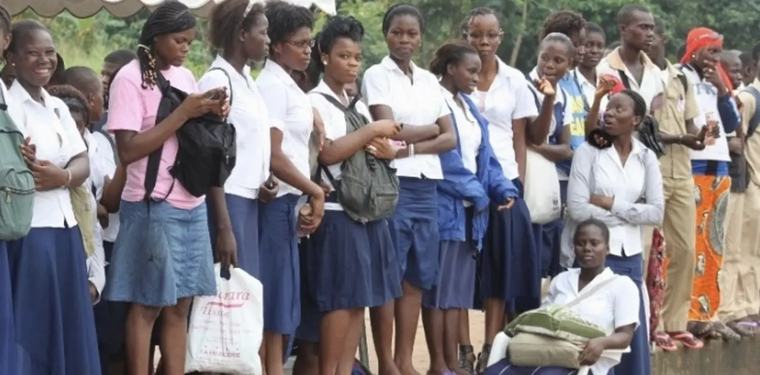 Notes, absences, devoirs : le numérique réinvente le suivi scolaire en Côte d’Ivoire