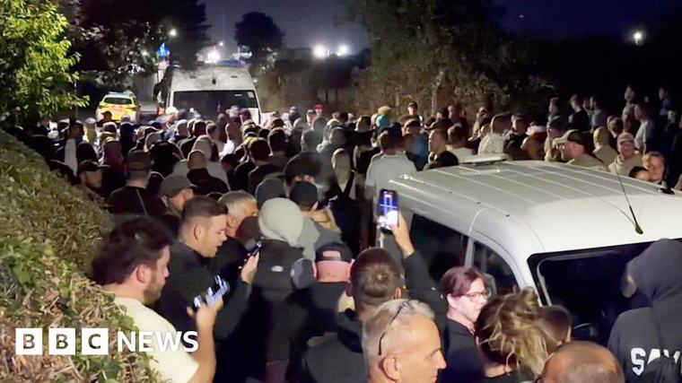 Watch: Anti-migrant boat protesters block roads in Portsmouth The government condemned "the intimidating and thuggish behaviour" of the demonstrators. Hampshire & Isle of Wight